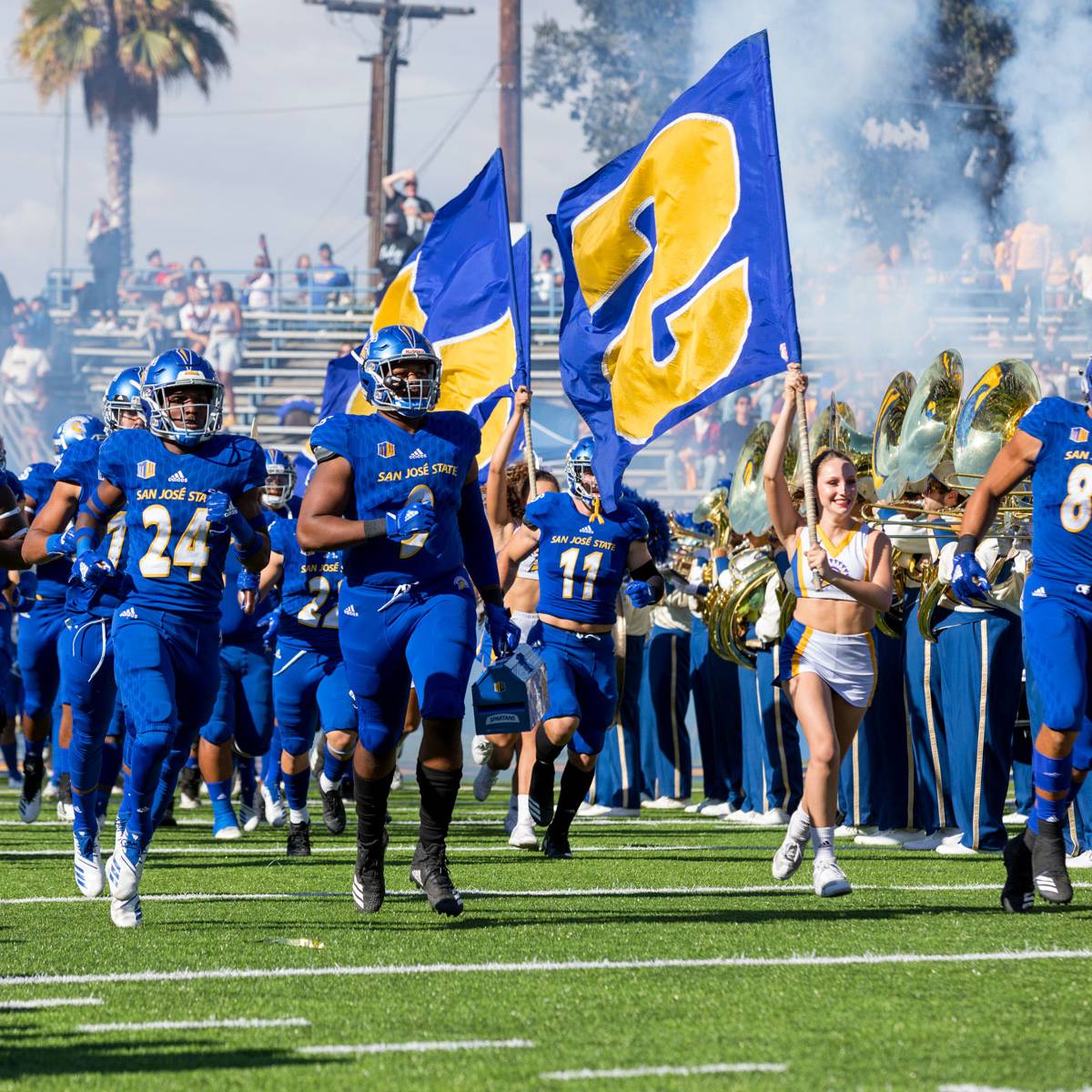 SJSU Footbal Players and Cheer