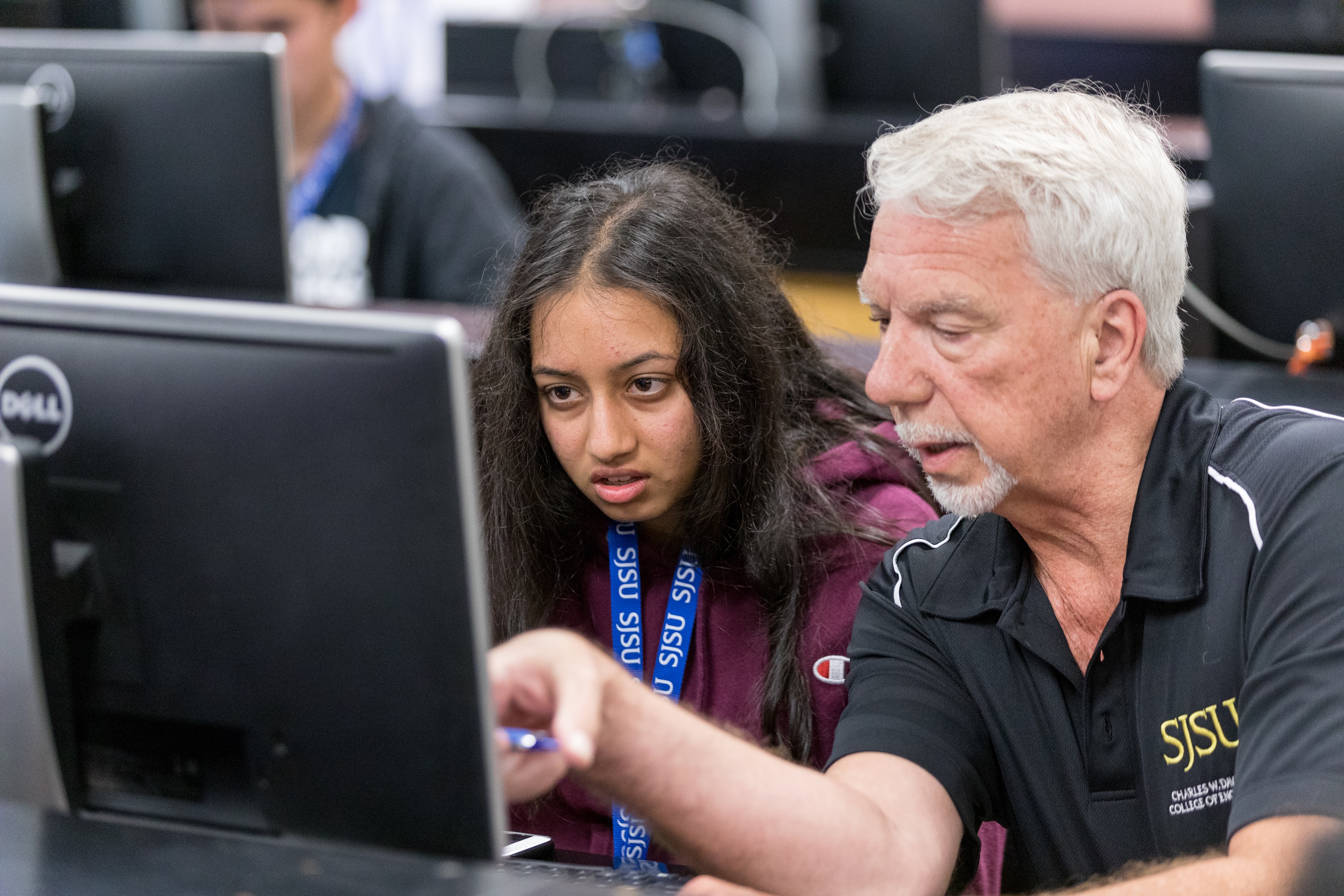 ESSC faculty advisor helping new student register