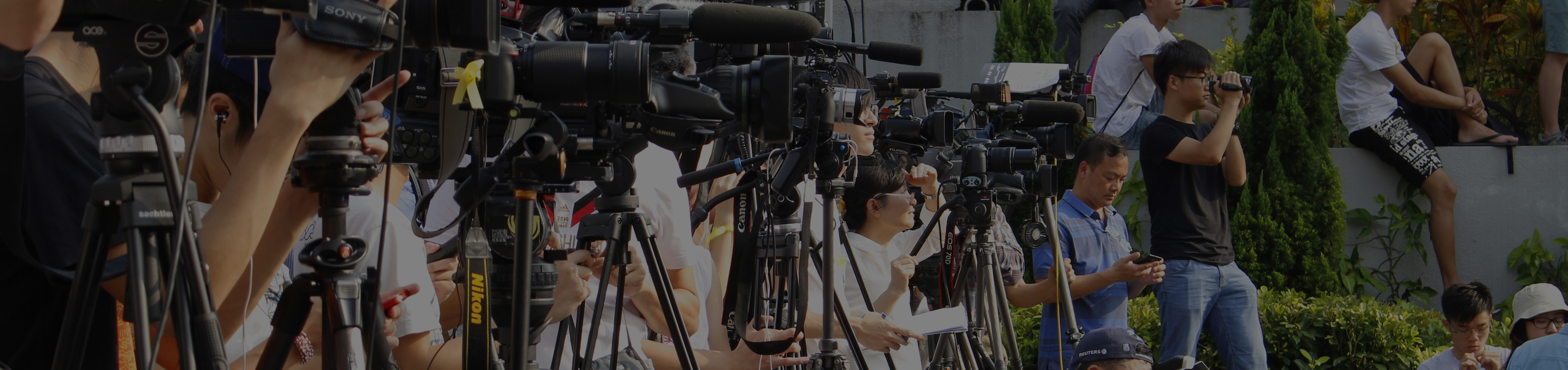 Large group of journalists with digital cameras.