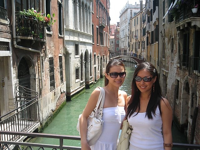 two female students in venice