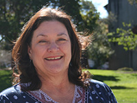 photo of Alison George in front of Smith and Carlos statues at SJSU s