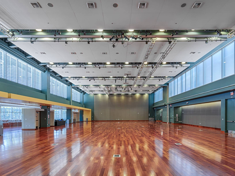 A picture of the Student Union ballroom with an empty layout.